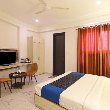 Hotel Almora Near Delhi Airport 뉴델리 외부 사진
