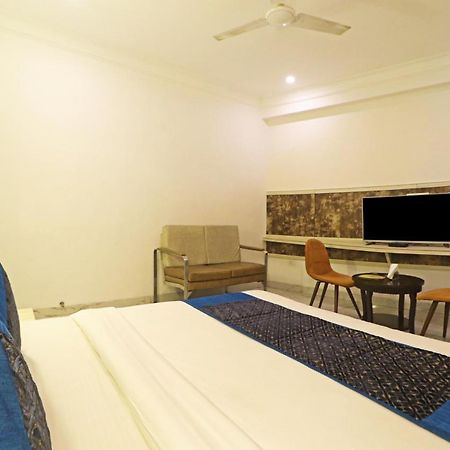 Hotel Almora Near Delhi Airport 뉴델리 외부 사진