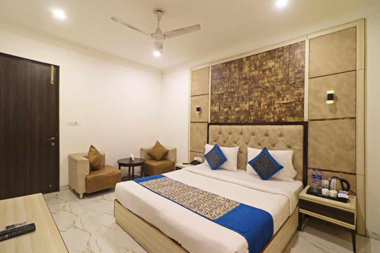 Hotel Almora Near Delhi Airport 뉴델리 외부 사진