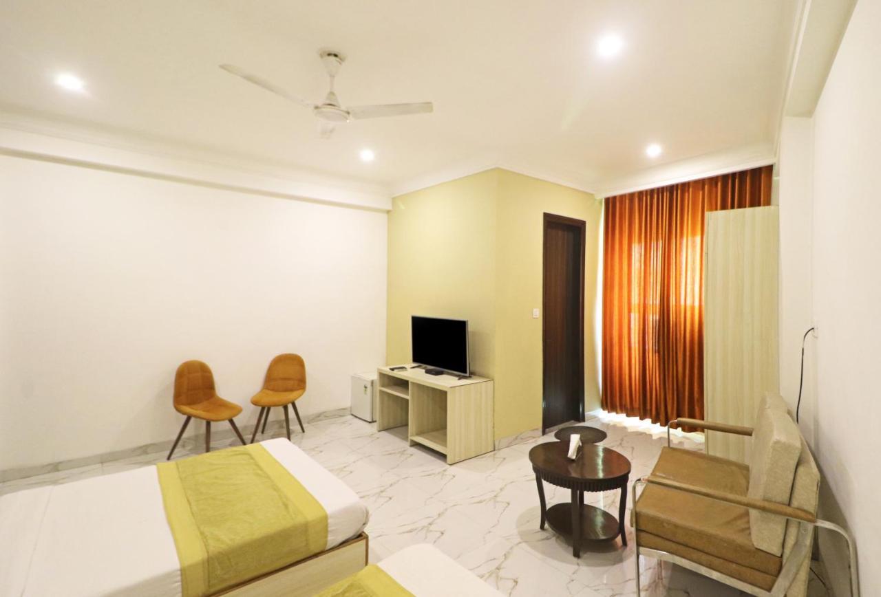 Hotel Almora Near Delhi Airport 뉴델리 외부 사진