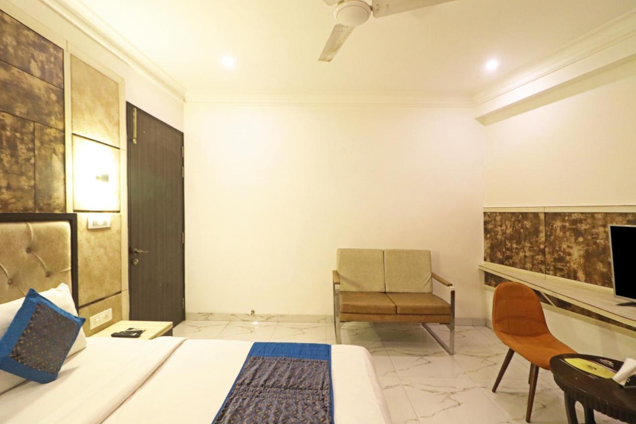 Hotel Almora Near Delhi Airport 뉴델리 외부 사진