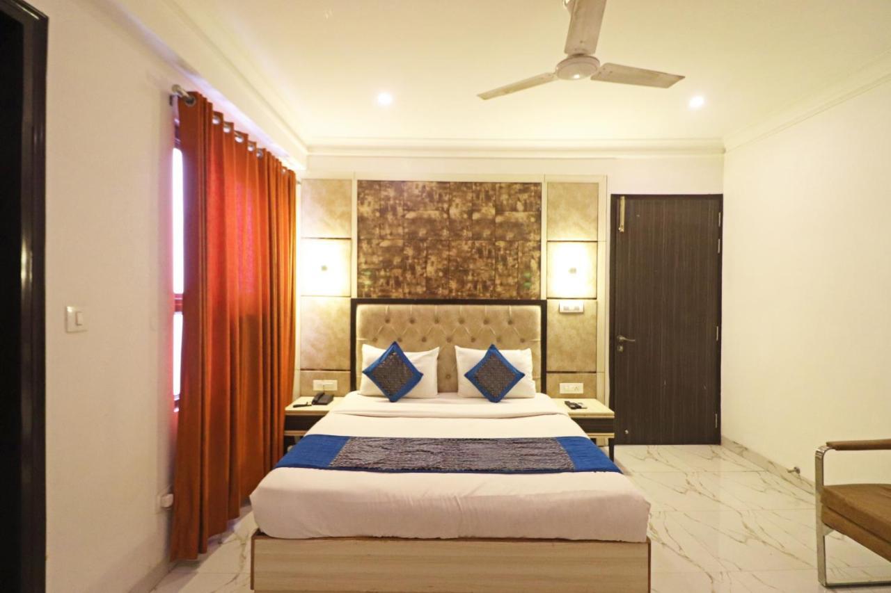 Hotel Almora Near Delhi Airport 뉴델리 외부 사진