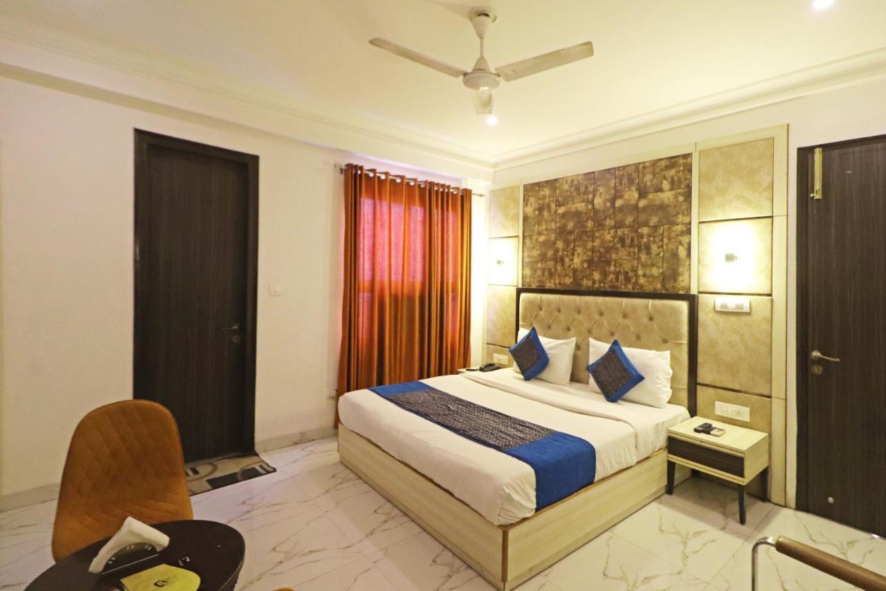 Hotel Almora Near Delhi Airport 뉴델리 외부 사진
