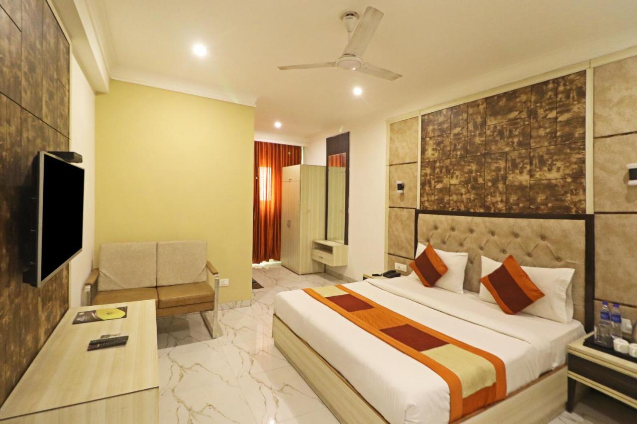 Hotel Almora Near Delhi Airport 뉴델리 외부 사진