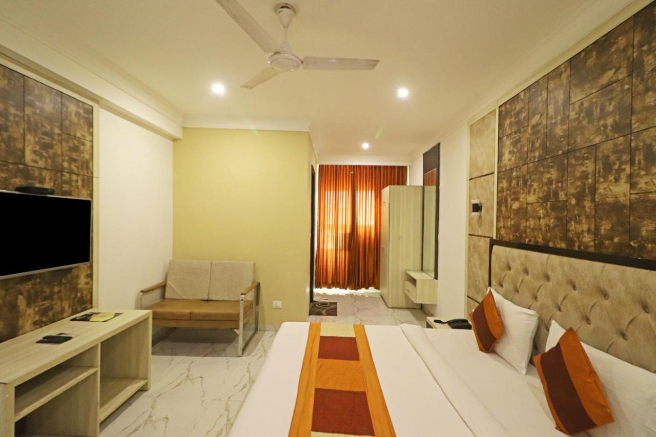 Hotel Almora Near Delhi Airport 뉴델리 외부 사진