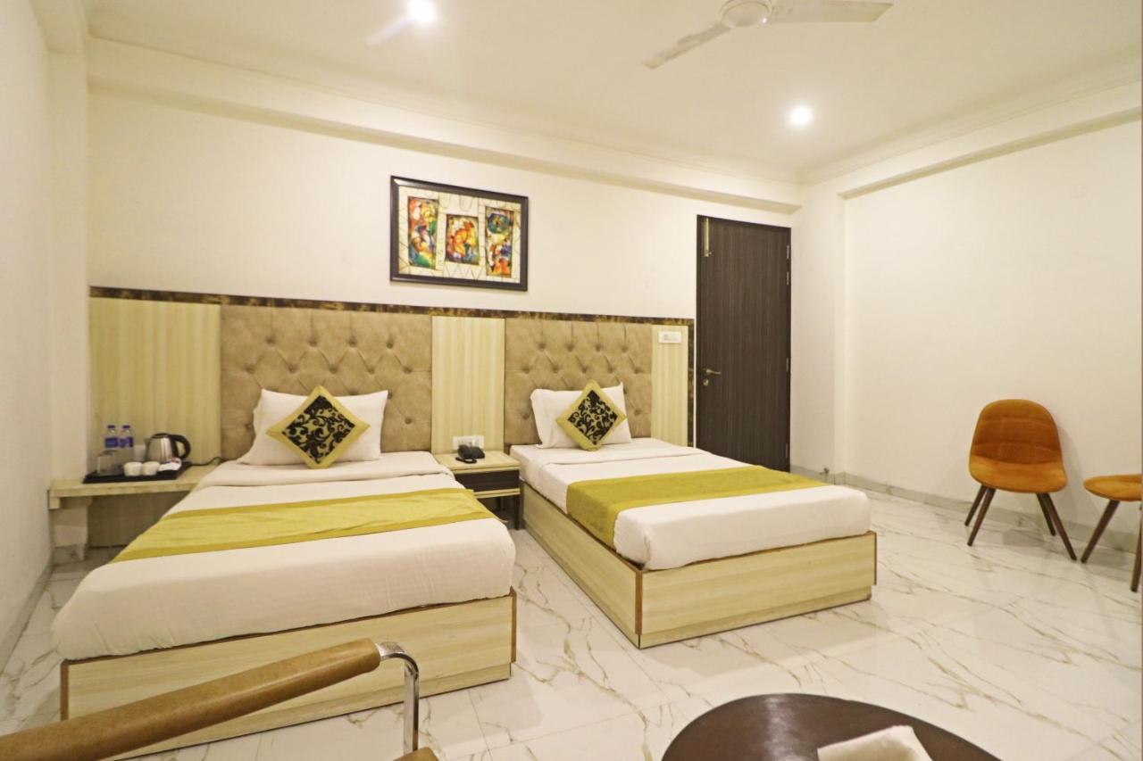 Hotel Almora Near Delhi Airport 뉴델리 외부 사진