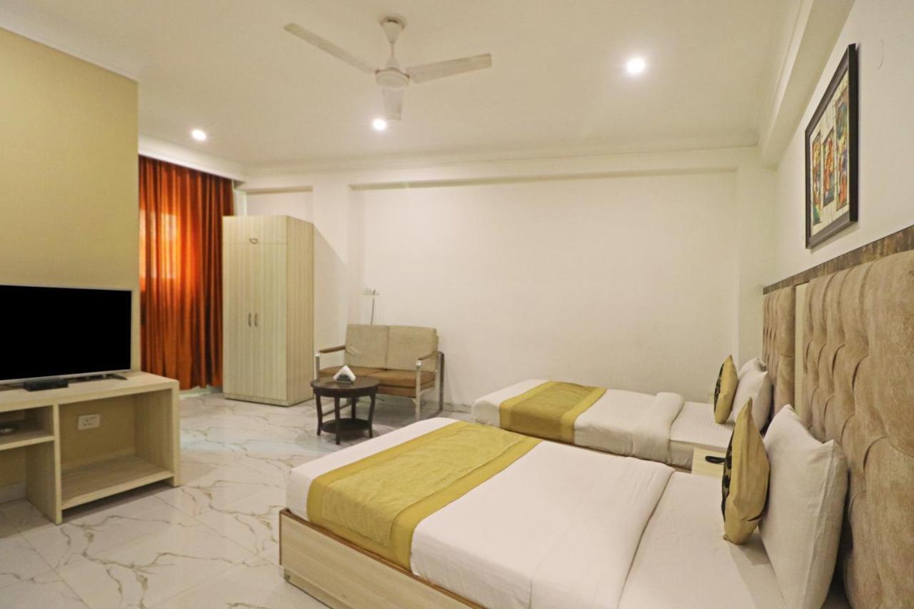 Hotel Almora Near Delhi Airport 뉴델리 외부 사진