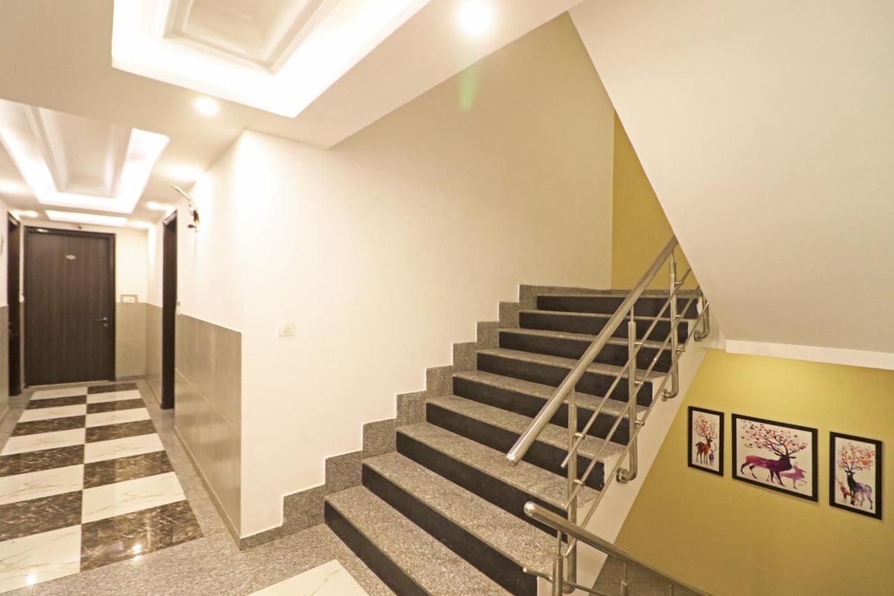 Hotel Almora Near Delhi Airport 뉴델리 외부 사진