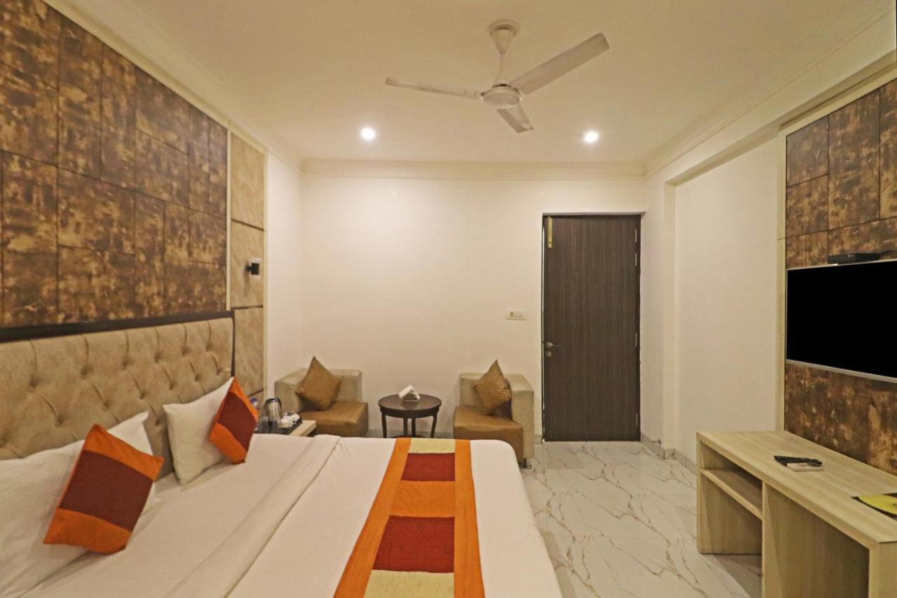Hotel Almora Near Delhi Airport 뉴델리 외부 사진