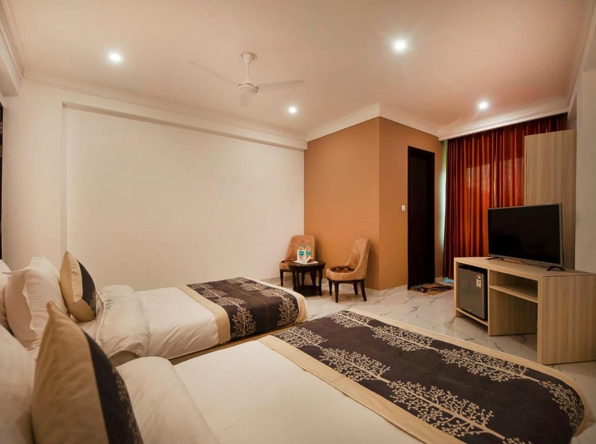 Hotel Almora Near Delhi Airport 뉴델리 외부 사진