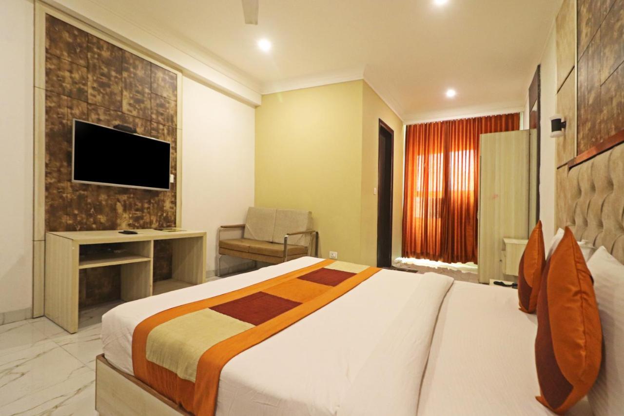 Hotel Almora Near Delhi Airport 뉴델리 외부 사진