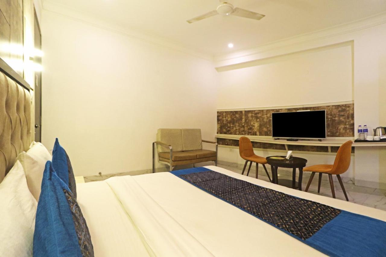 Hotel Almora Near Delhi Airport 뉴델리 외부 사진