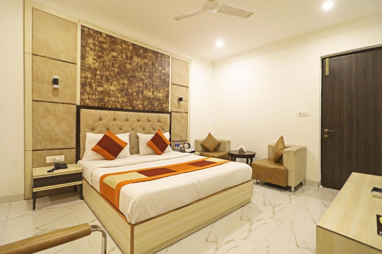 Hotel Almora Near Delhi Airport 뉴델리 외부 사진