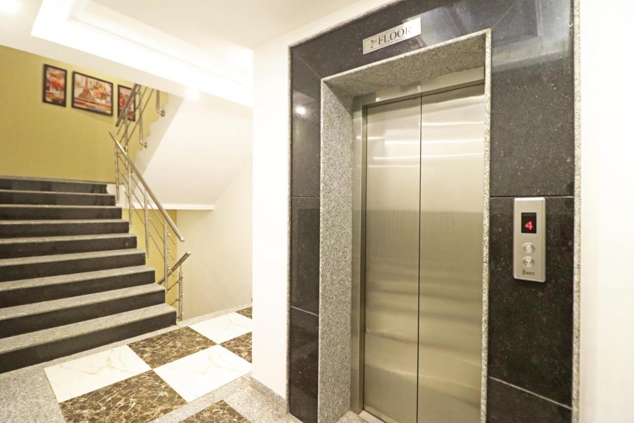 Hotel Almora Near Delhi Airport 뉴델리 외부 사진