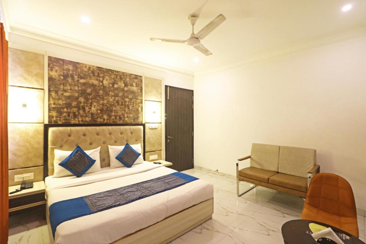 Hotel Almora Near Delhi Airport 뉴델리 외부 사진