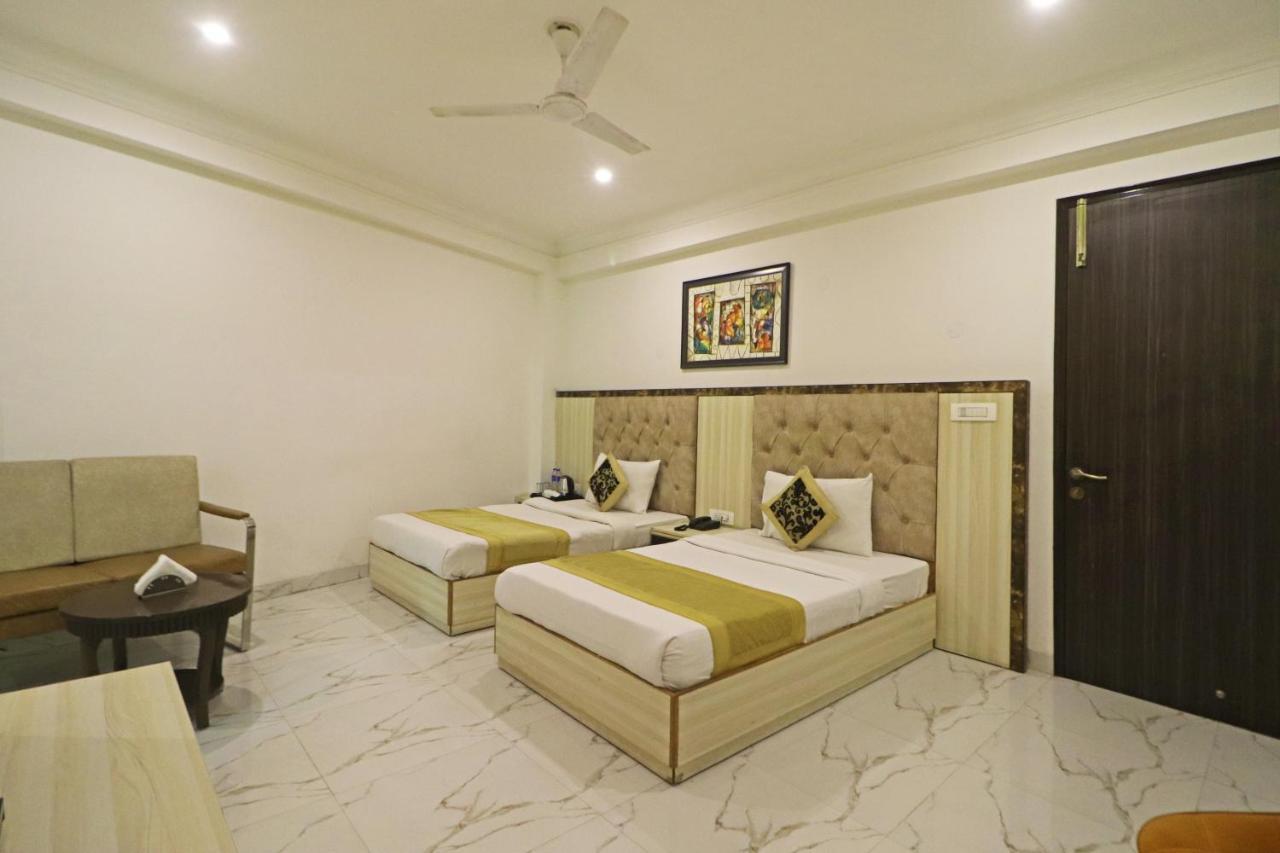 Hotel Almora Near Delhi Airport 뉴델리 외부 사진