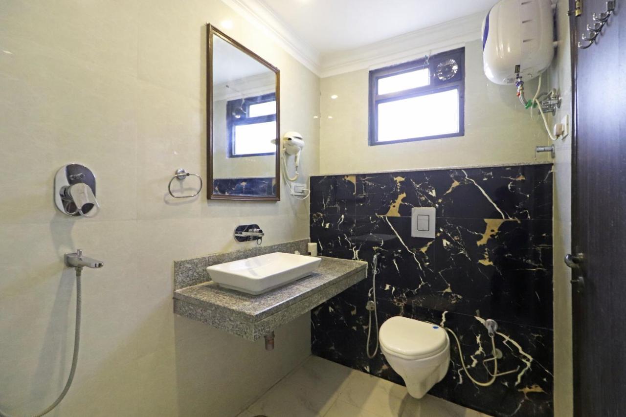 Hotel Almora Near Delhi Airport 뉴델리 외부 사진
