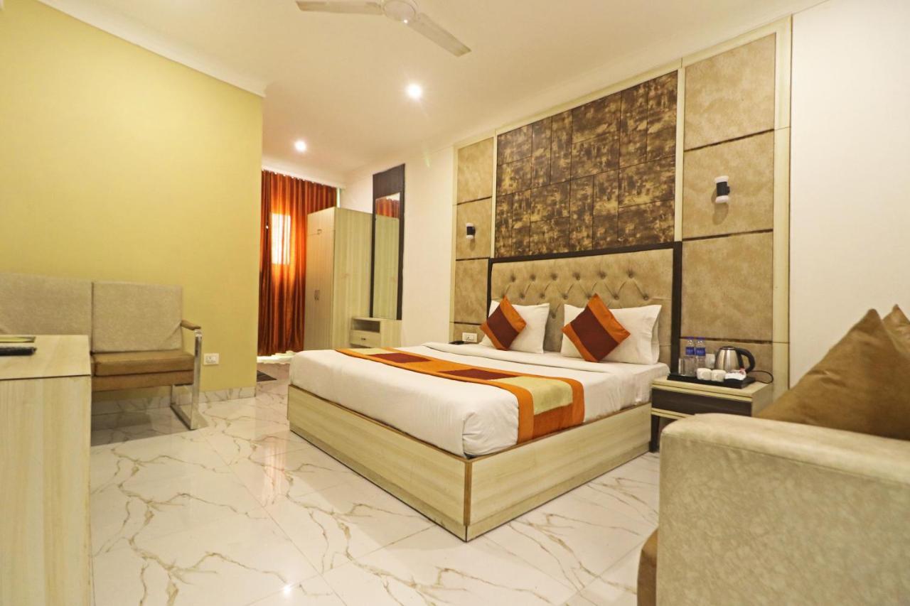 Hotel Almora Near Delhi Airport 뉴델리 외부 사진