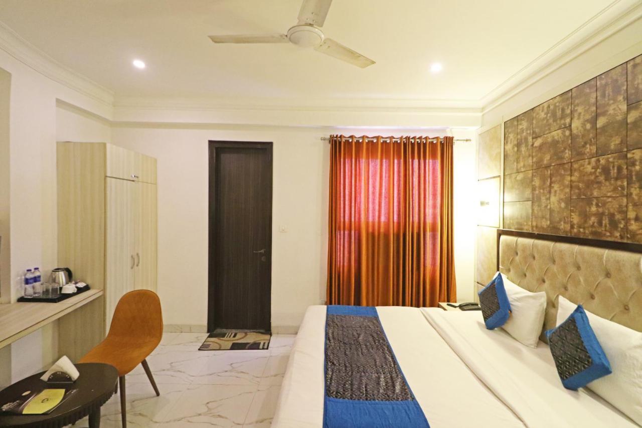 Hotel Almora Near Delhi Airport 뉴델리 외부 사진