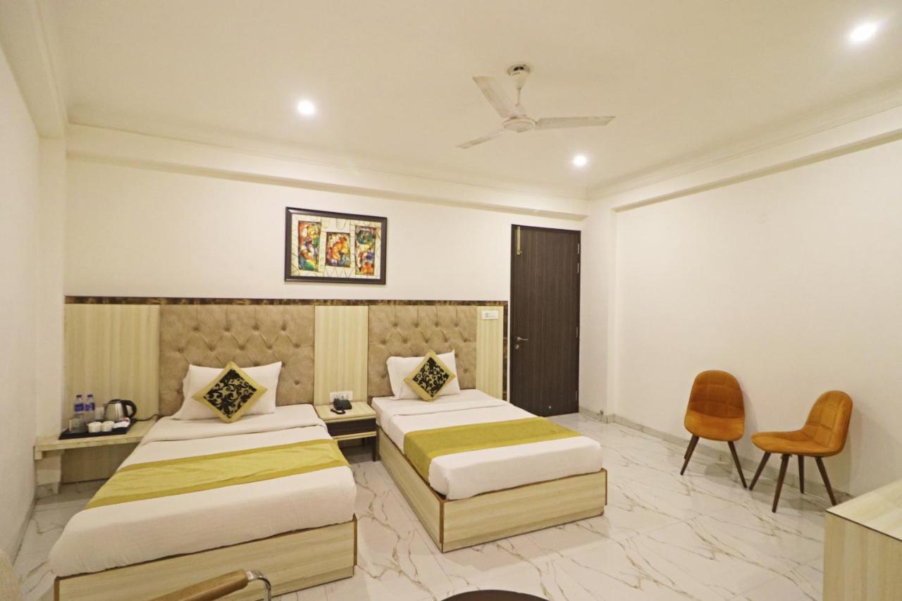 Hotel Almora Near Delhi Airport 뉴델리 외부 사진