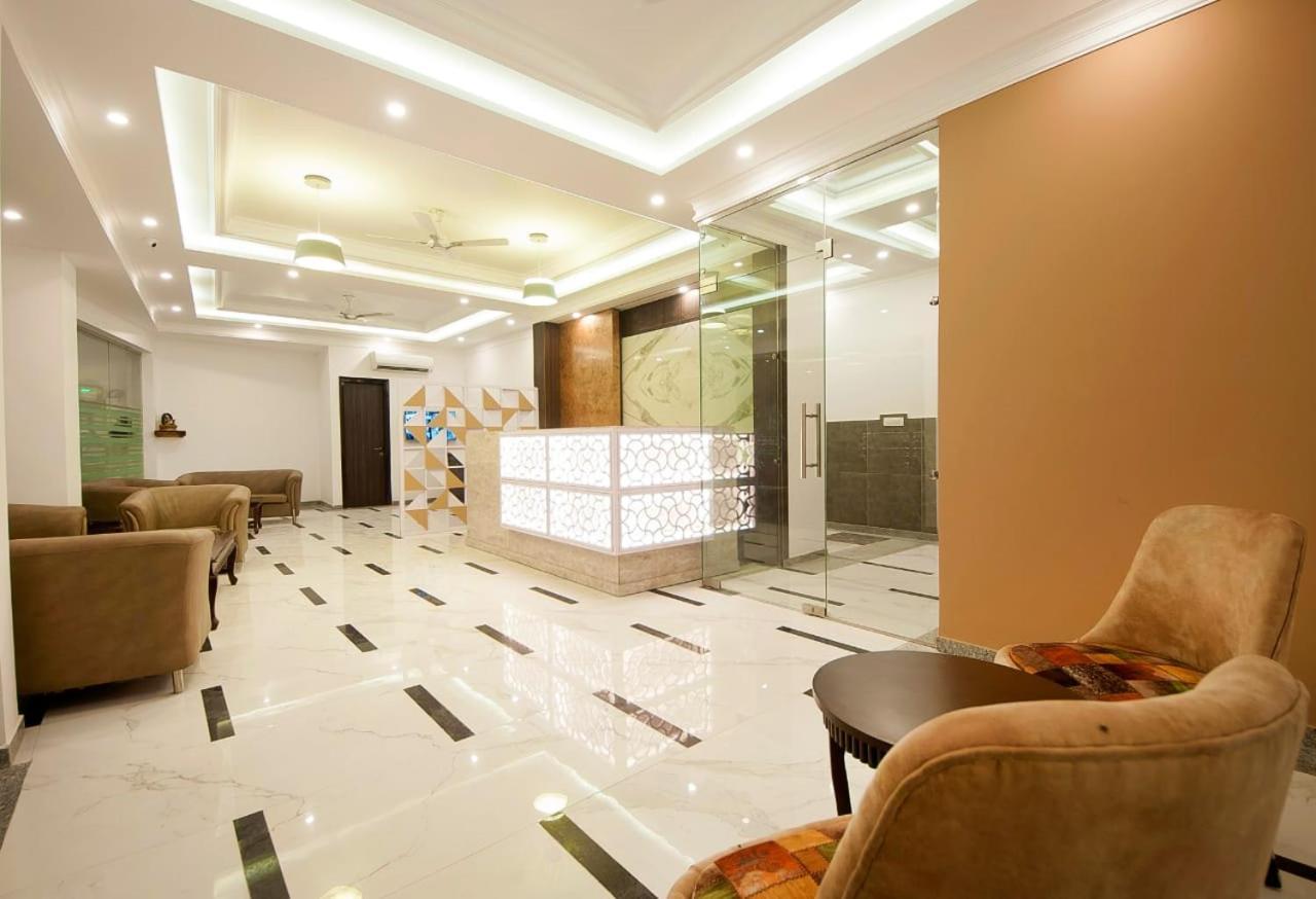 Hotel Almora Near Delhi Airport 뉴델리 외부 사진