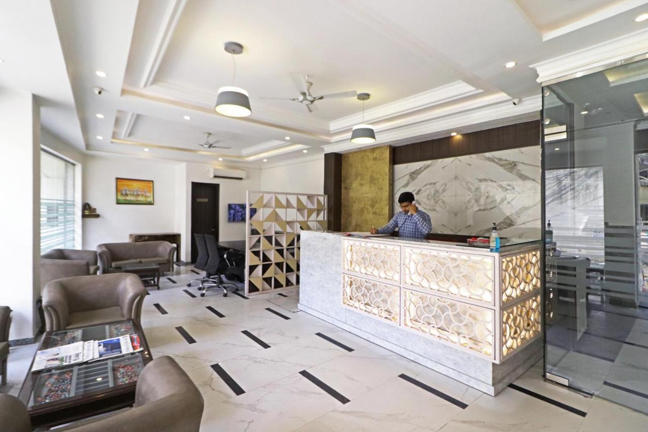 Hotel Almora Near Delhi Airport 뉴델리 외부 사진