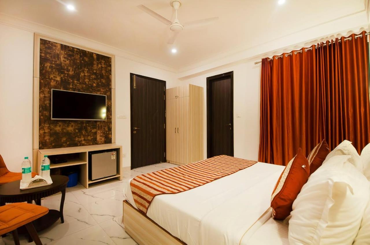 Hotel Almora Near Delhi Airport 뉴델리 외부 사진