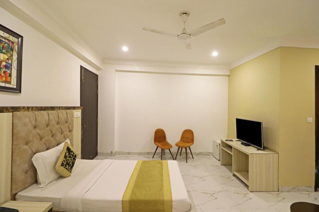 Hotel Almora Near Delhi Airport 뉴델리 외부 사진
