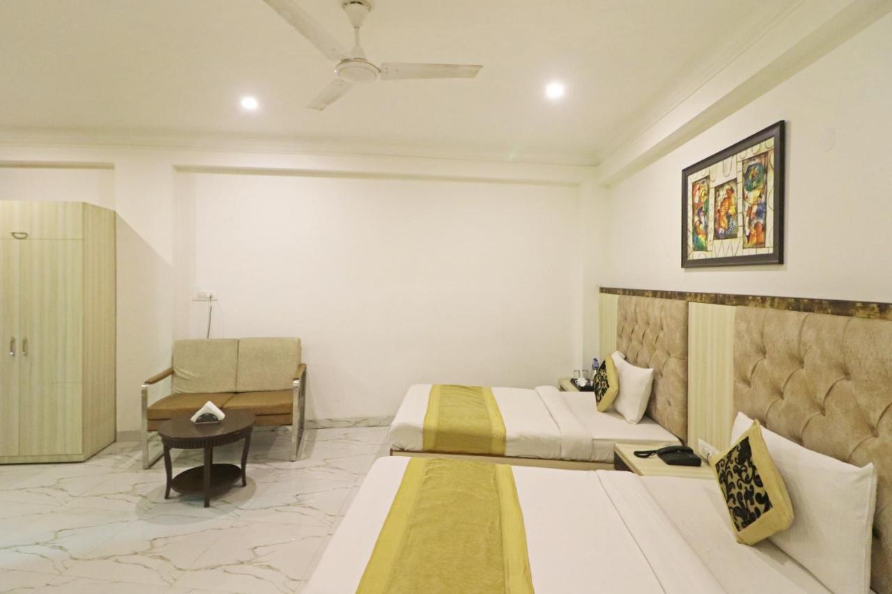 Hotel Almora Near Delhi Airport 뉴델리 외부 사진