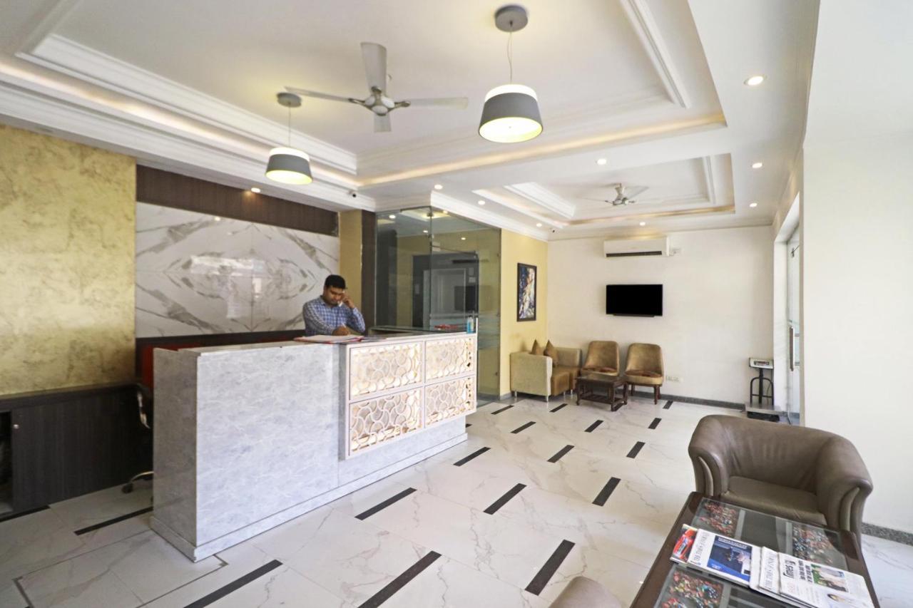 Hotel Almora Near Delhi Airport 뉴델리 외부 사진